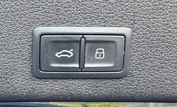 Audi e-tron 18 of 30