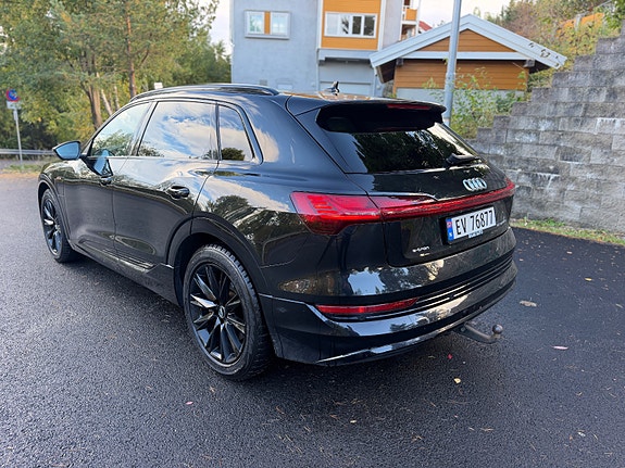 Audi e-tron 3 of 30