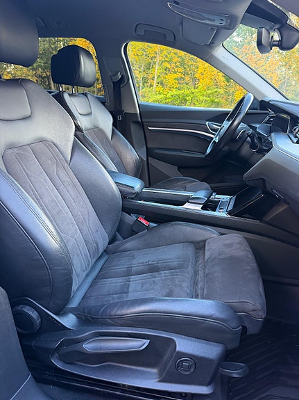 Audi e-tron 11 of 30