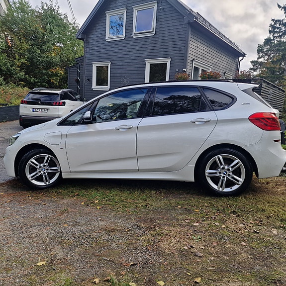 BMW 225xe 7 of 30