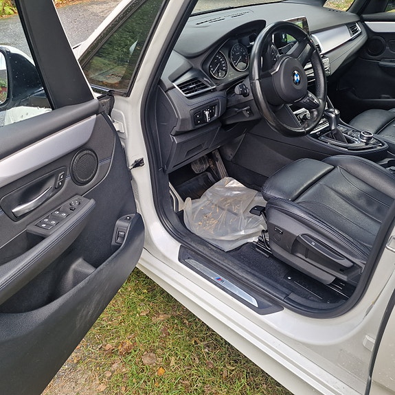 BMW 225xe 10 of 30