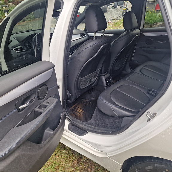 BMW 225xe 22 of 30