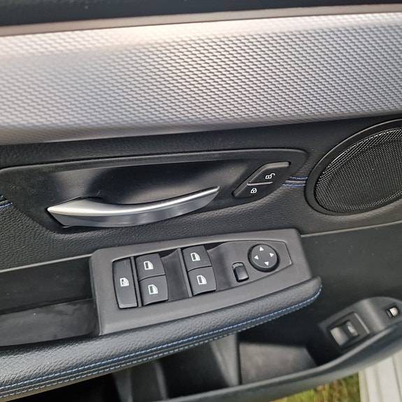 BMW 225xe 11 of 30