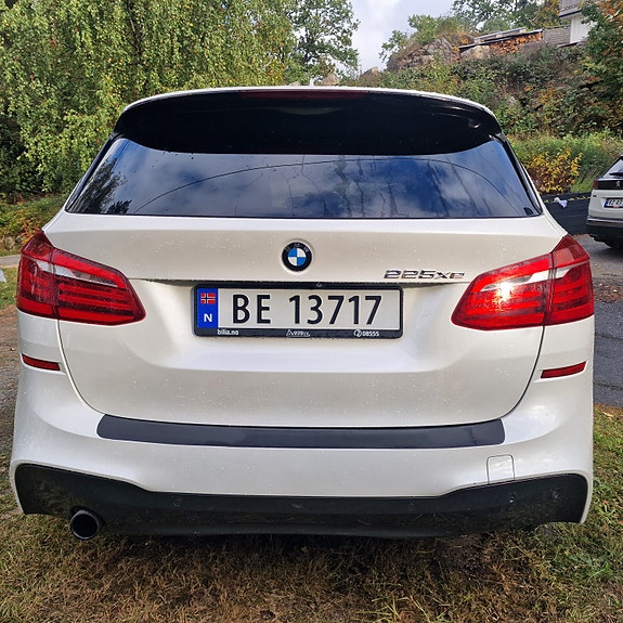 BMW 225xe 4 of 30