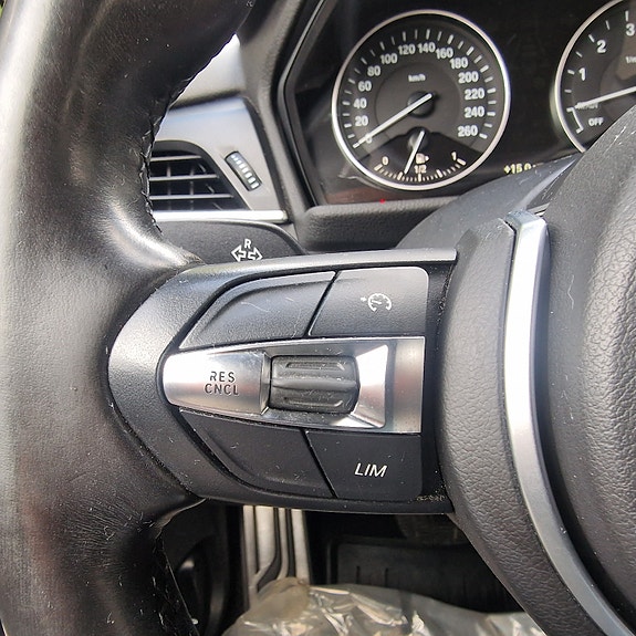 BMW 225xe 19 of 30