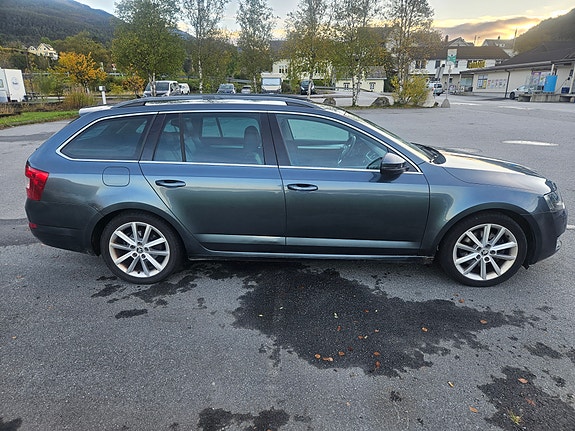 Skoda Octavia 2 of 9