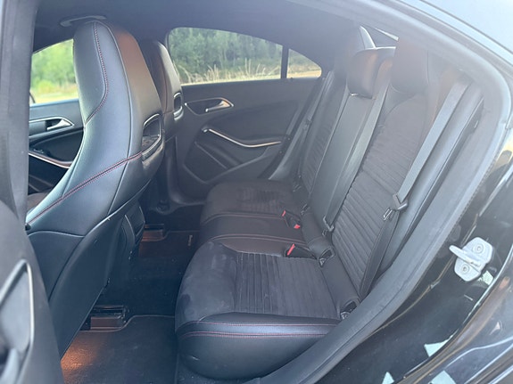 Mercedes-Benz CLA180 12 of 17
