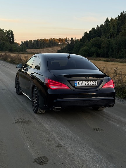 Mercedes-Benz CLA180 4 of 17