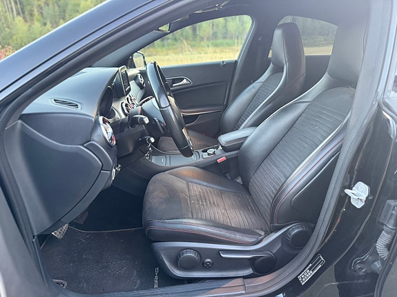Mercedes-Benz CLA180 15 of 17