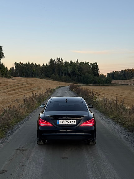 Mercedes-Benz CLA180 5 of 17