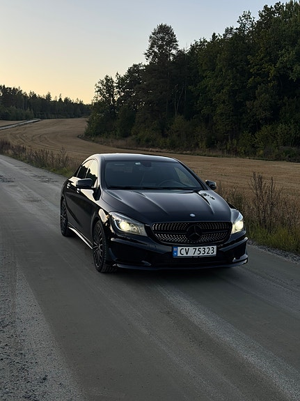 Mercedes-Benz CLA180 2 of 17