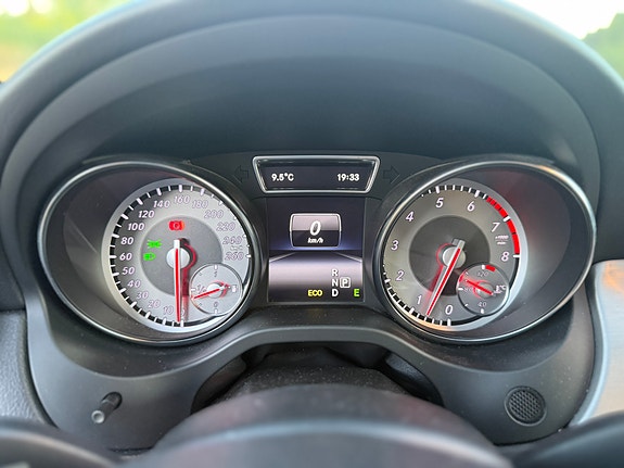 Mercedes-Benz CLA180 16 of 17