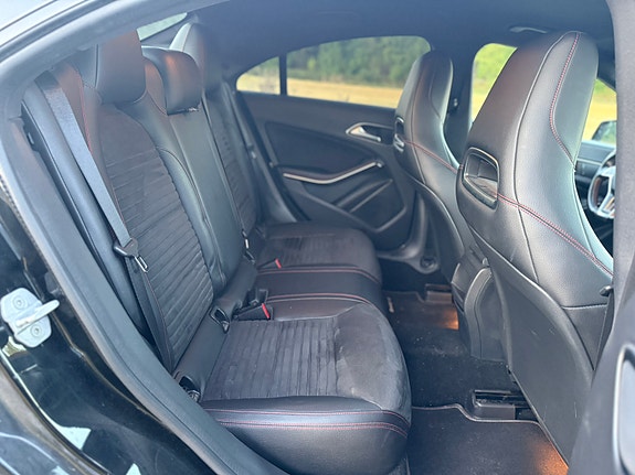 Mercedes-Benz CLA180 13 of 17