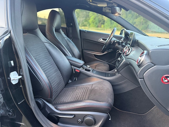 Mercedes-Benz CLA180 14 of 17