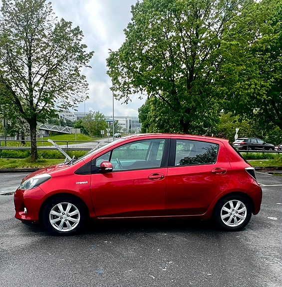Toyota Yaris 11 of 25