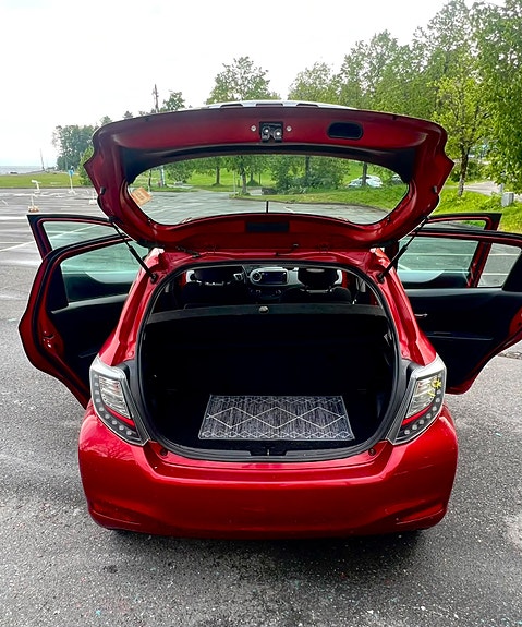 Toyota Yaris 3 of 25