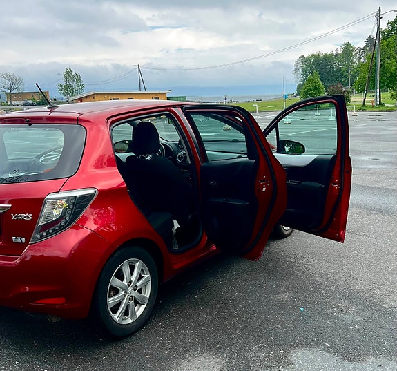 Toyota Yaris 23 of 25