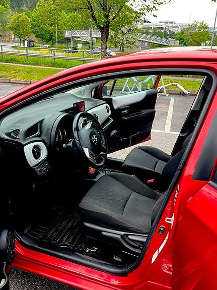 Toyota Yaris 14 of 25