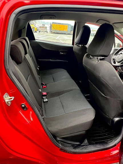 Toyota Yaris 9 of 25