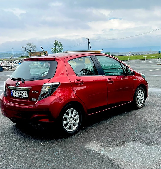 Toyota Yaris 6 of 25