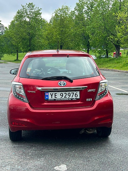 Toyota Yaris 8 of 25