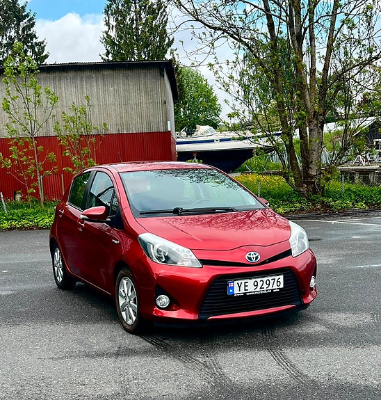 Toyota Yaris 7 of 25
