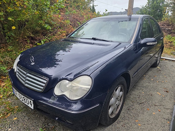 Mercedes-Benz C200 d 2 of 9