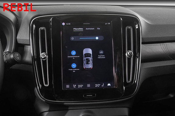 Volvo XC40 17 of 25