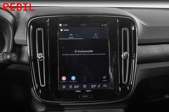 Volvo XC40 16 of 25