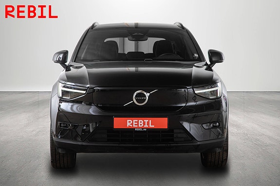 Volvo XC40 3 of 25