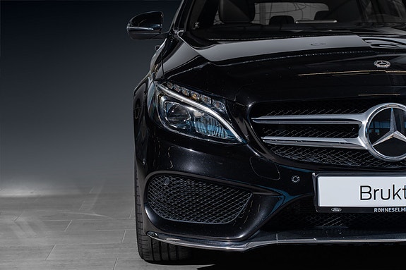 Mercedes-Benz C350 4 of 30