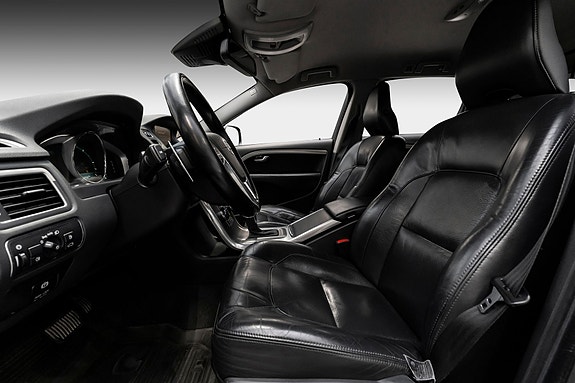 Volvo XC70 18 of 25