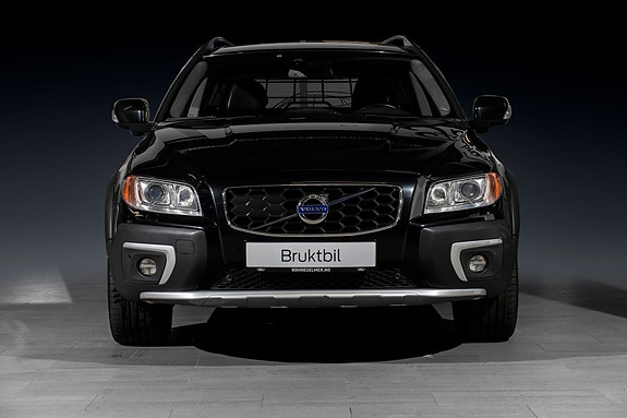 Volvo XC70 2 of 25