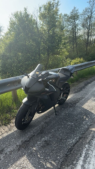 Honda CBR 600 RR 2 of 7