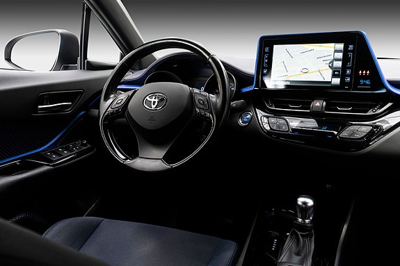 Toyota C-HR 13 of 26