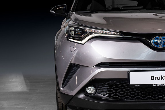 Toyota C-HR 4 of 26