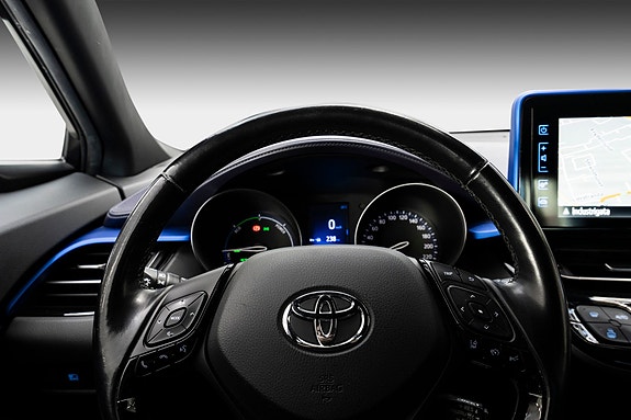 Toyota C-HR 14 of 26