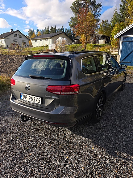 Volkswagen Passat 5 of 30
