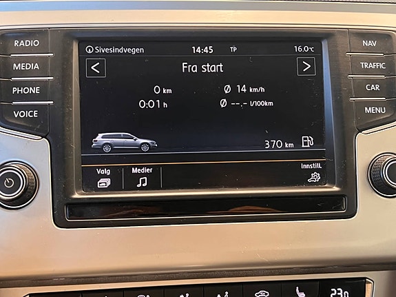 Volkswagen Passat 13 of 30