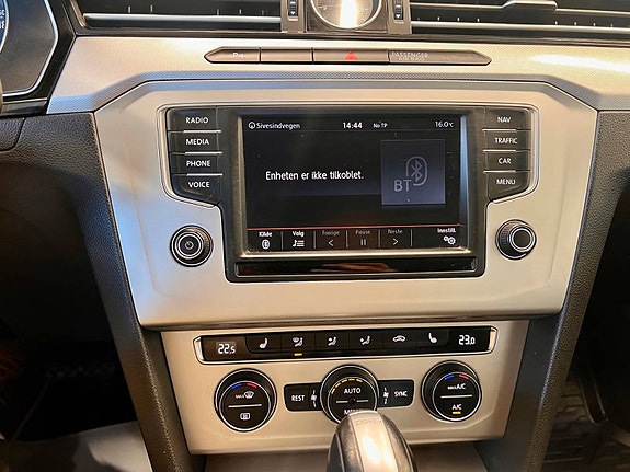 Volkswagen Passat 14 of 30