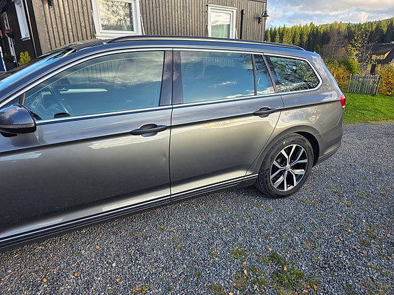 Volkswagen Passat 4 of 30