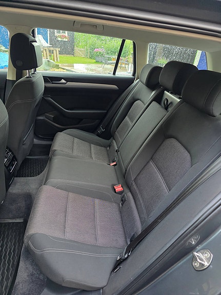 Volkswagen Passat 10 of 30