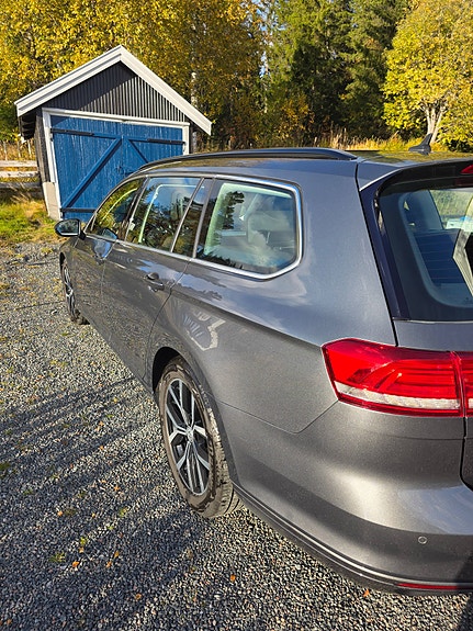 Volkswagen Passat 3 of 30