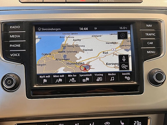 Volkswagen Passat 15 of 30