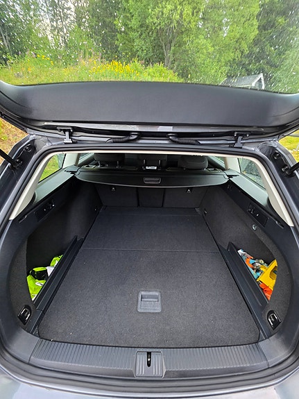 Volkswagen Passat 12 of 30