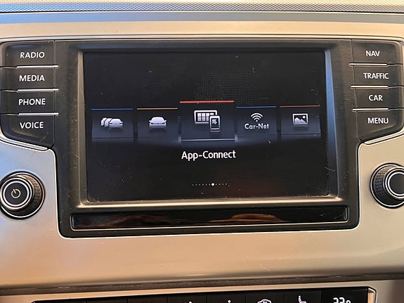 Volkswagen Passat 16 of 30