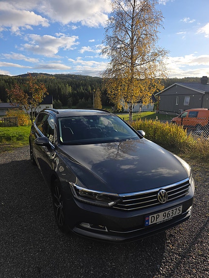 Volkswagen Passat 2 of 30