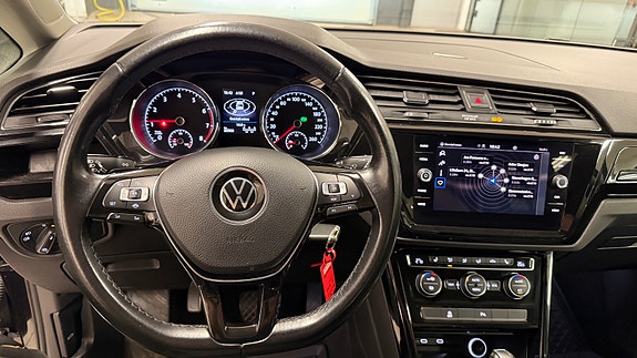 Volkswagen Touran 12 of 23