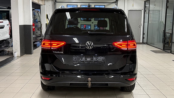 Volkswagen Touran 7 of 23