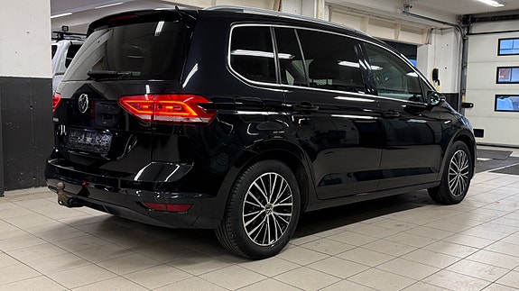 Volkswagen Touran 6 of 23